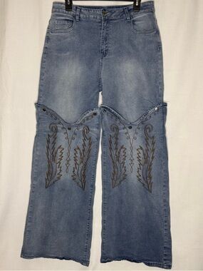 Western Women's Jeans XXL
Straight Leg Med Wash
Denim w/ Cowboy Cowgirl accents🤠